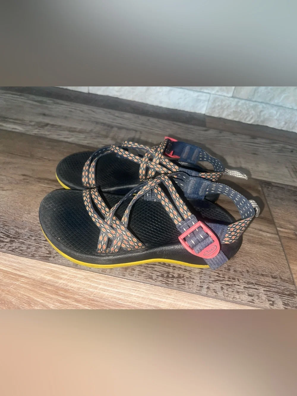 Chaco ZX/1 Ecotread Girls Kid's/Junior Sandals Black Yellow Crest Citrus Size 2